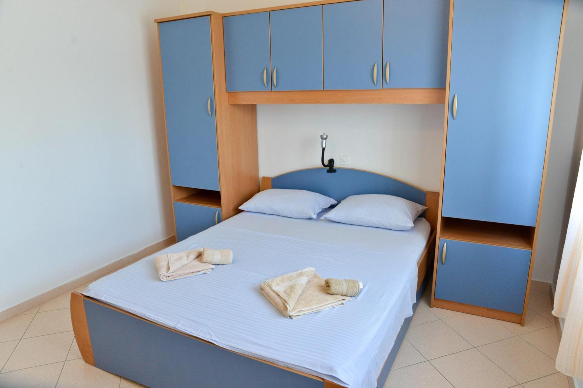 Apartments Lonic Kukljica Chambre photo