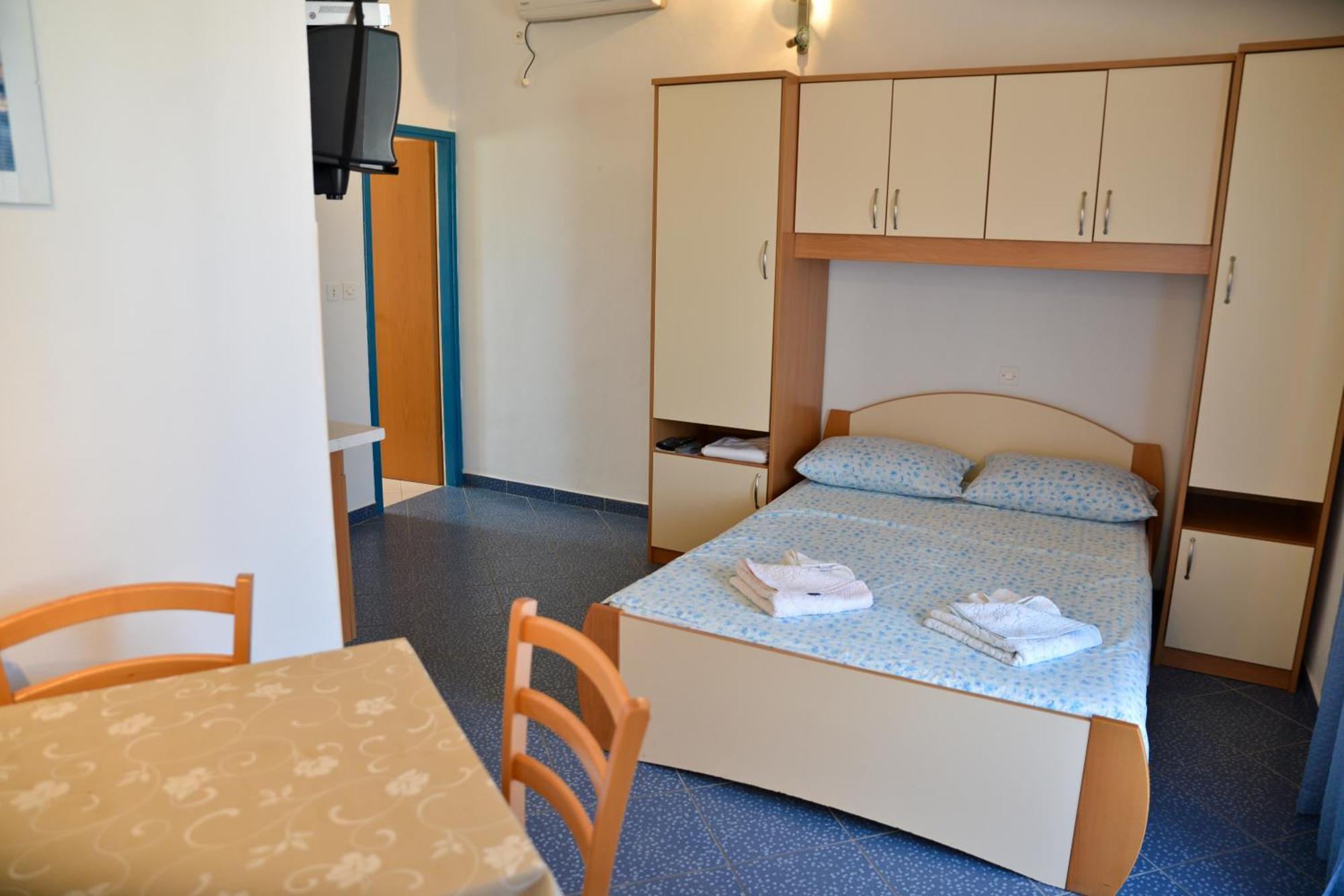 Apartments Lonic Kukljica Chambre photo