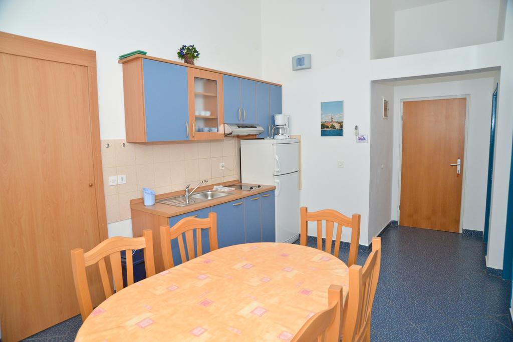 Apartments Lonic Kukljica Extérieur photo
