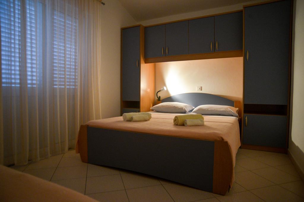 Apartments Lonic Kukljica Extérieur photo