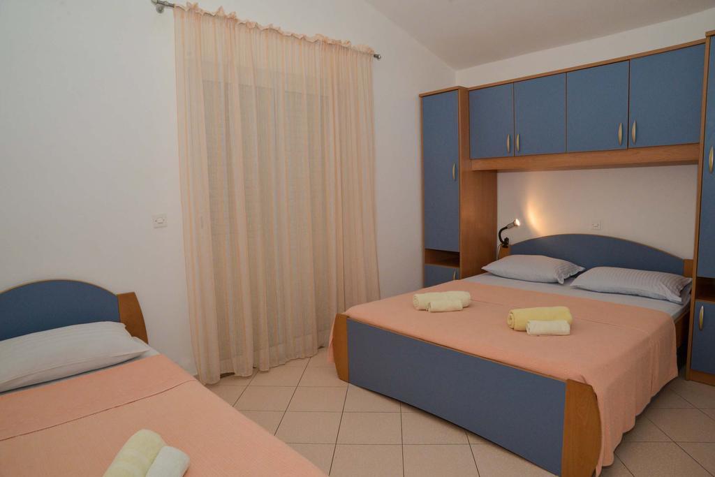 Apartments Lonic Kukljica Extérieur photo