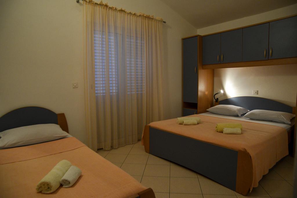 Apartments Lonic Kukljica Extérieur photo
