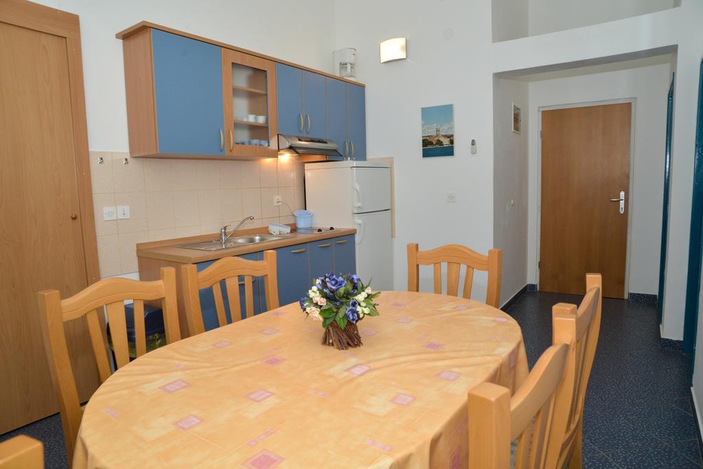 Apartments Lonic Kukljica Extérieur photo