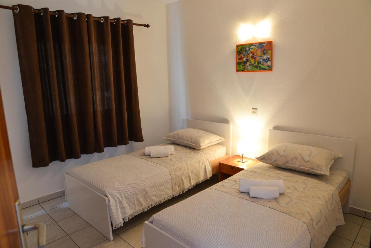 Apartments Lonic Kukljica Extérieur photo